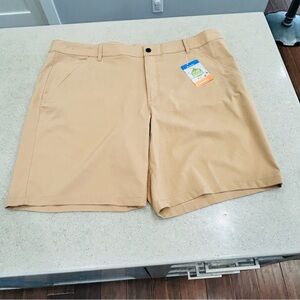 Columbia‎ Omni Shield Men’s Court Active Shorts, Beige, Size 42, 9” Inseam, NWT